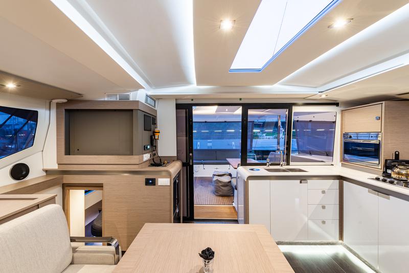 Book yachts online - catamaran - Isla 40 - Rih - rent