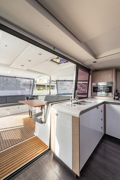 Book yachts online - catamaran - Isla 40 - Rih - rent