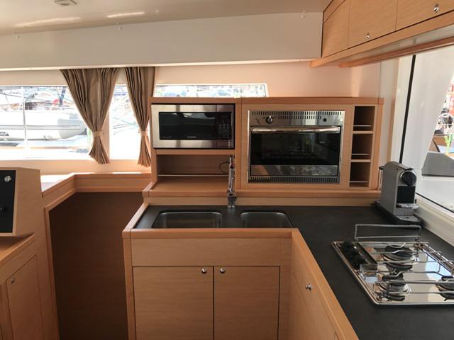 Book yachts online - catamaran - Lagoon 400 S2 - Tulip - rent