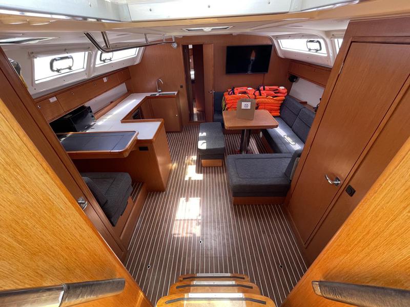 Book yachts online - sailboat - Bavaria Cruiser 51 - Anemone - rent