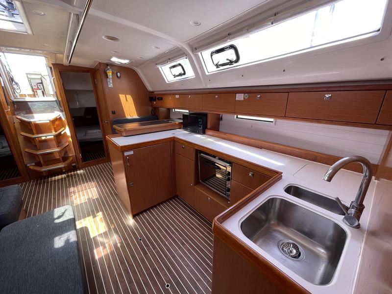 Book yachts online - sailboat - Bavaria Cruiser 51 - Anemone - rent