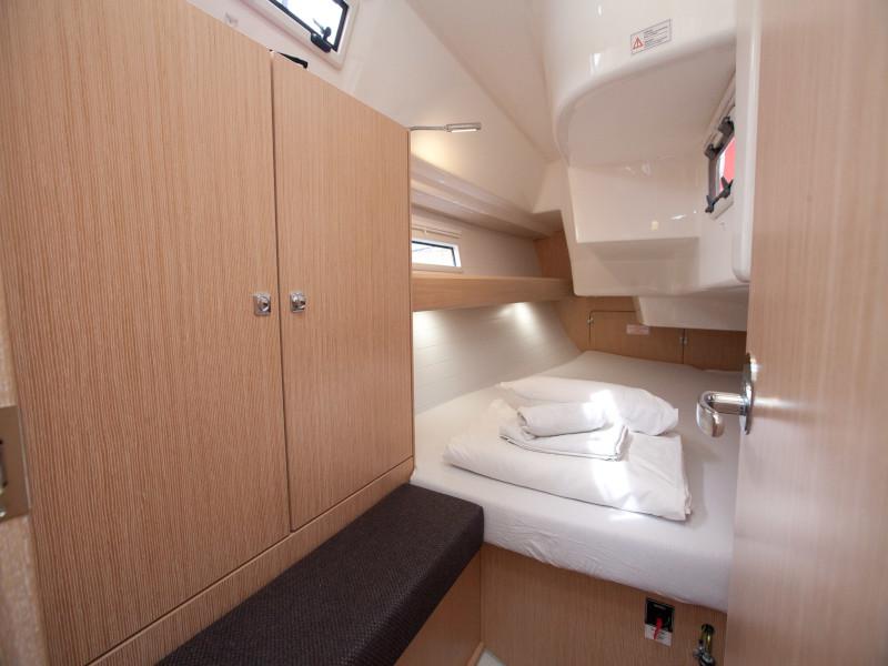 Book yachts online - sailboat - Bavaria Cruiser 34  Style - Aston - rent