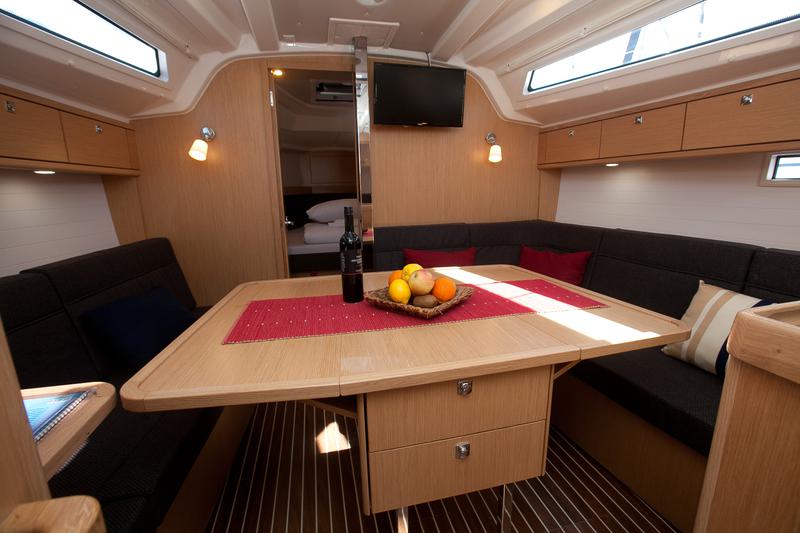 Book yachts online - sailboat - Bavaria Cruiser 37 - Matija - rent