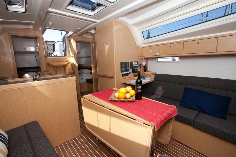 Book yachts online - sailboat - Bavaria Cruiser 37 - Matija - rent