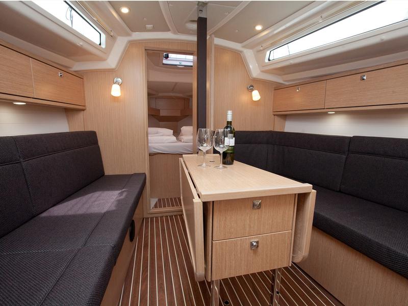 Book yachts online - sailboat - Bavaria Cruiser 34 Style - Roko - rent