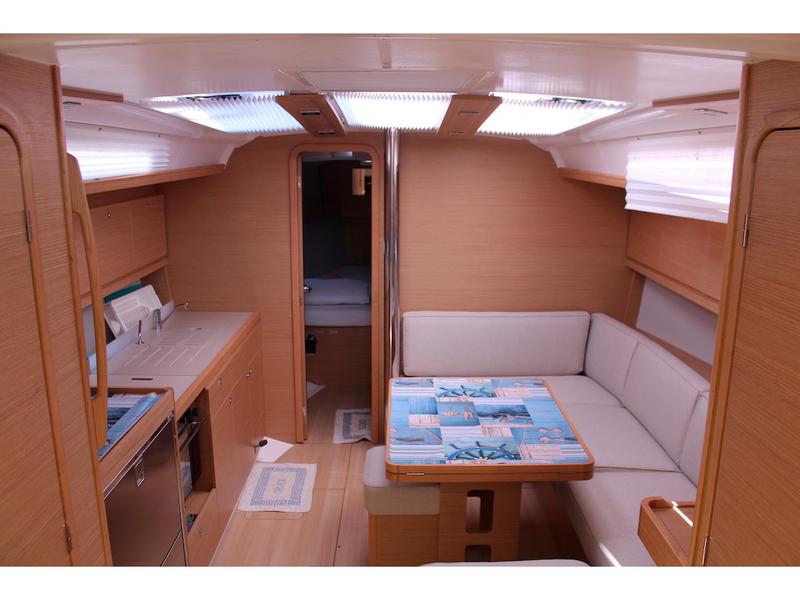 Book yachts online - sailboat - Dufour 390 Grand Large - Why Not 16 - rent