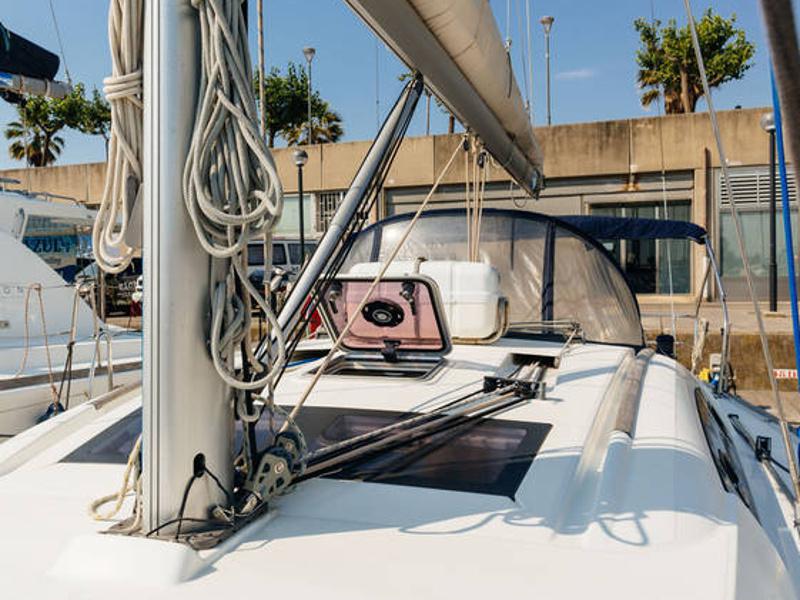 Book yachts online - sailboat - Beneteau Oceanis 43 - Blauw - rent