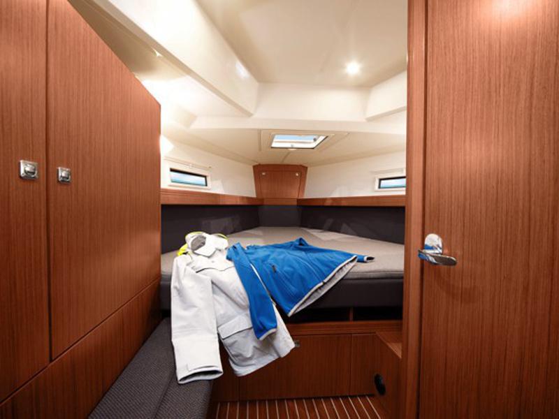 Book yachts online - sailboat - Bavaria Cruiser 41 - Hera - rent