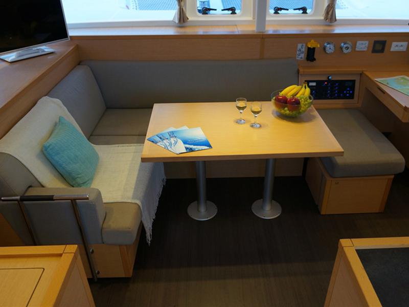 Book yachts online - catamaran - Lagoon 400 S2 - Myrto - rent