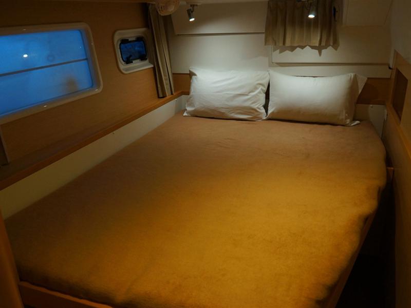 Book yachts online - catamaran - Lagoon 400 S2 - Myrto - rent
