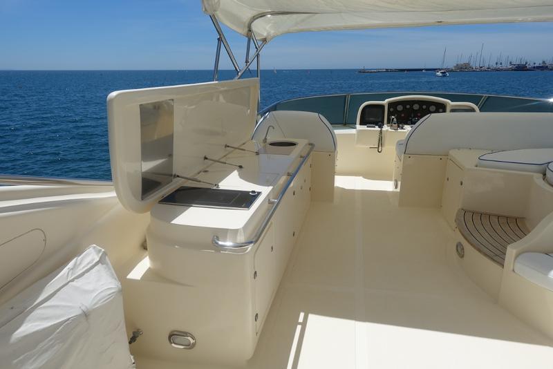 Book yachts online - motorboat - Astondoa 82 - Seafree - rent