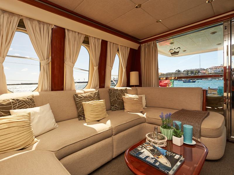 Book yachts online - motorboat - Princess 20M - Seafree - rent