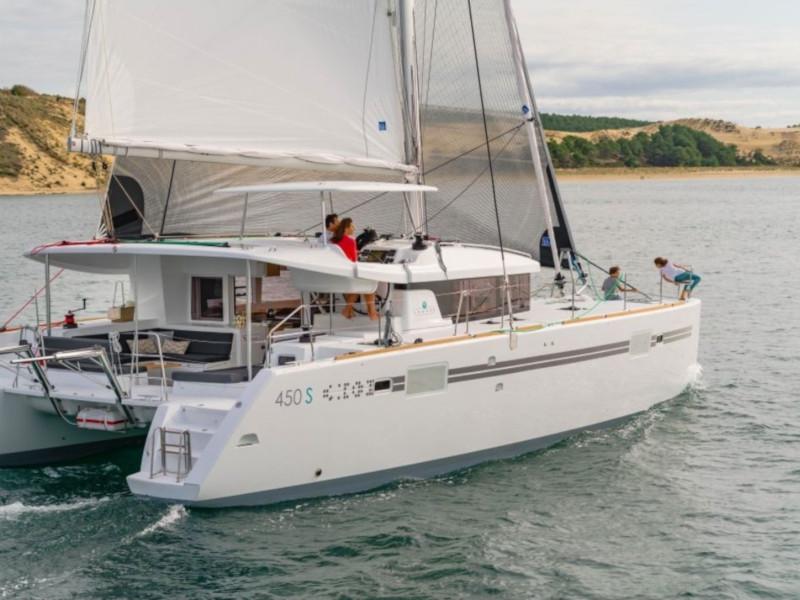 Book yachts online - catamaran - Lagoon 450 - Salty Love - rent