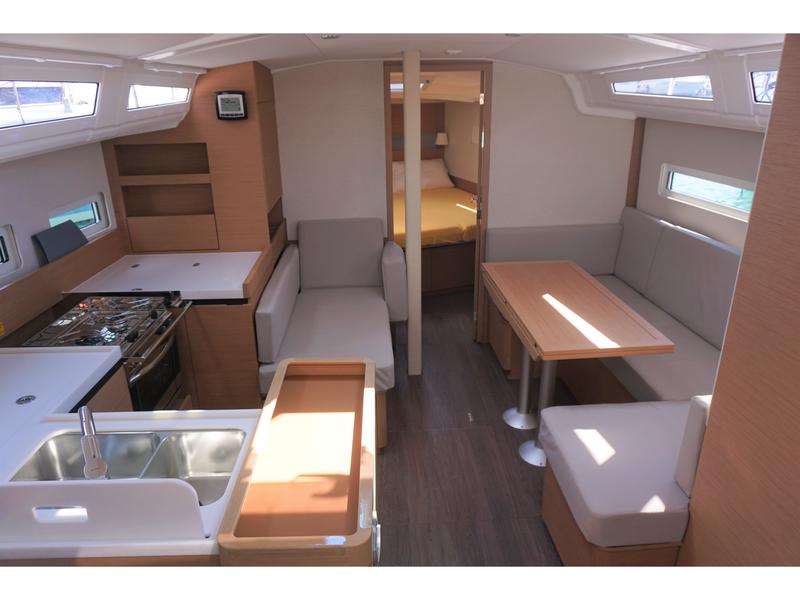 Book yachts online - sailboat - Sun Odyssey 410 - Blue Dot. - rent