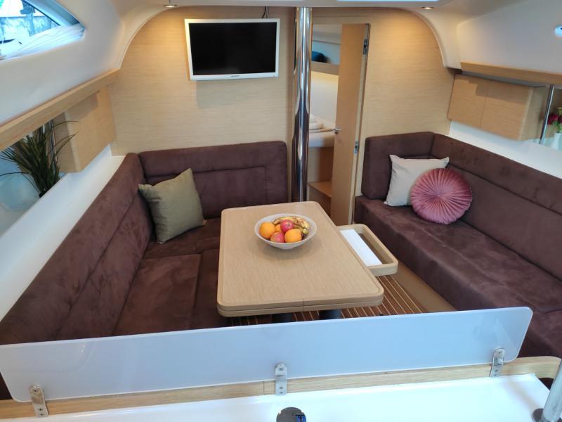 Book yachts online - sailboat - Elan 40 Impression - Karleta - rent