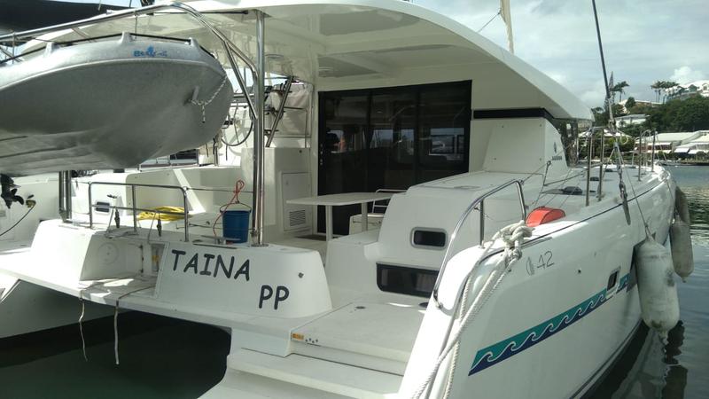 Book yachts online - catamaran - Lagoon 42 - Taina - rent