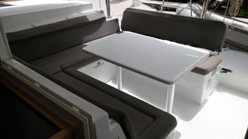 Book yachts online - catamaran - Lagoon 400 S2 - Trixi - rent