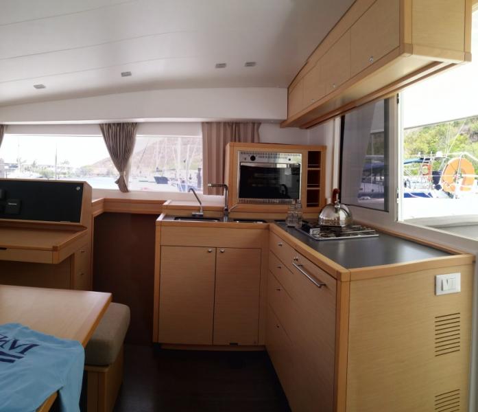 Book yachts online - catamaran - Lagoon 400 S2 - Trixi - rent