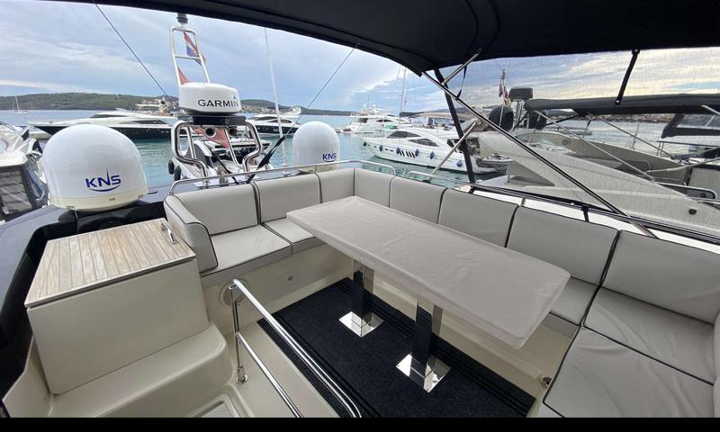 Book yachts online - motorboat - Monte Carlo 5 - Sundowner - rent