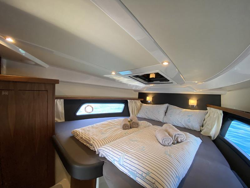 Book yachts online - motorboat - Grandezza 34 OC - BASILEIA - rent