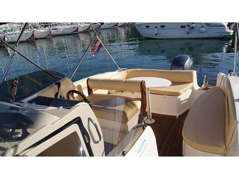 Book yachts online - motorboat - Eolo 650 - Eolo 650 (2012) - rent