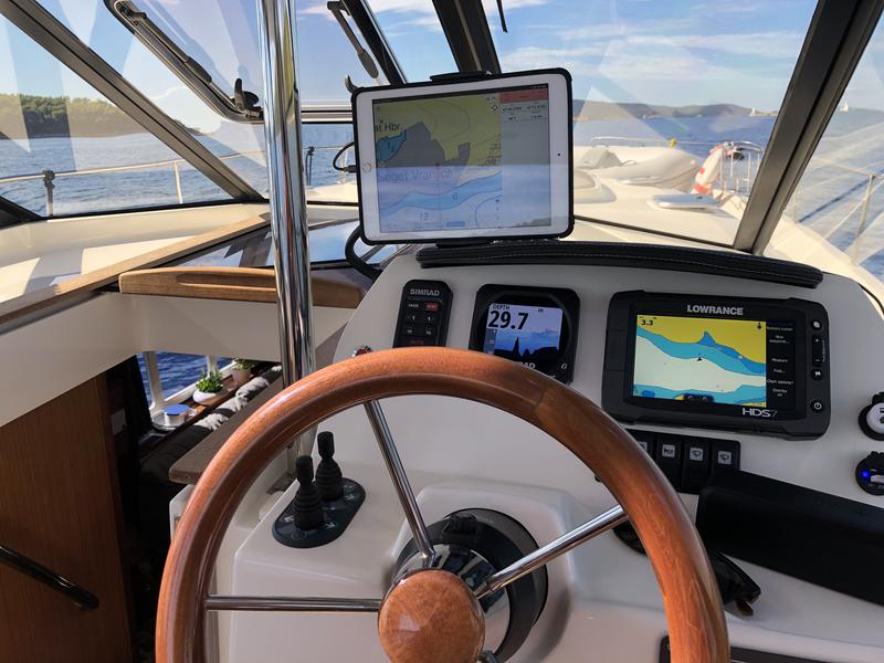 Book yachts online - motorboat - Delphia Escape 1350 - Vamia - rent
