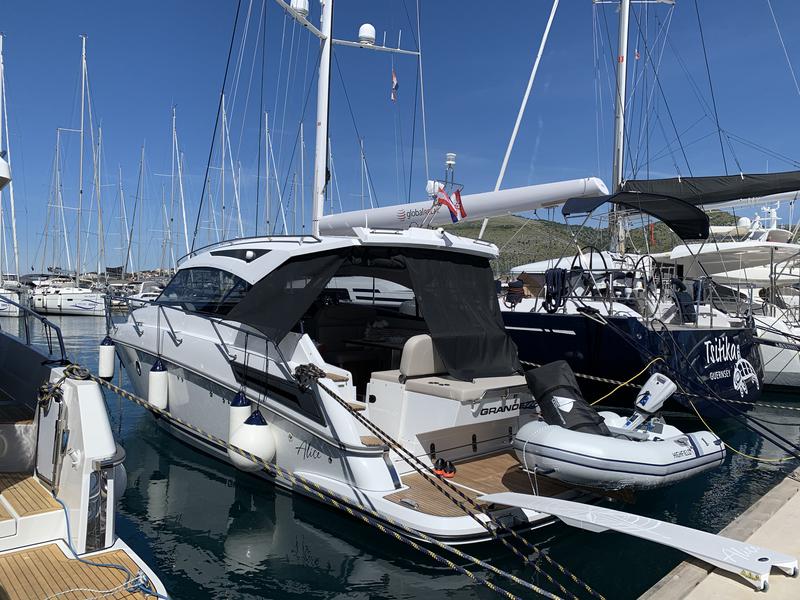 Book yachts online - motorboat - Grandezza 34 OC - Alice - rent