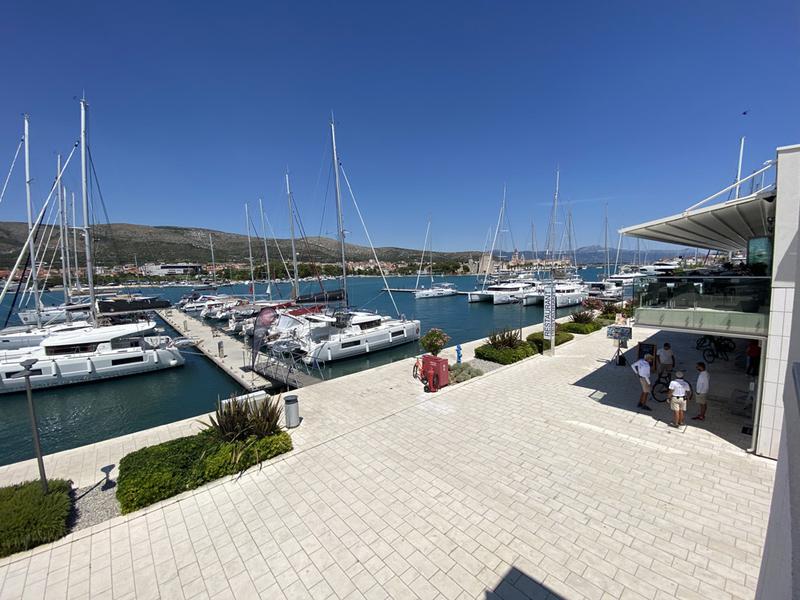 Book yachts online - motorboat - Grandezza 34 OC - Alice - rent