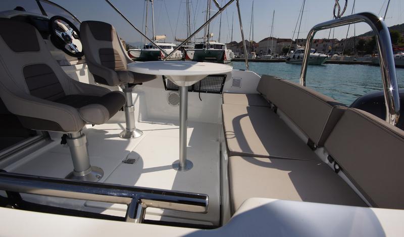 Book yachts online - motorboat - Jeanneau Cap Camarat 5.5WA S2 - Cap Camarat 5.5WA _1 - rent