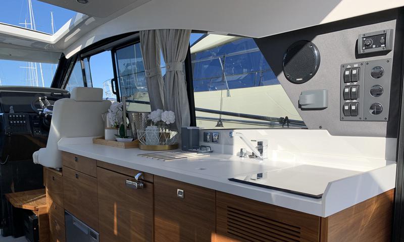Book yachts online - motorboat - Grandezza 37 CA - KRISTINA - rent