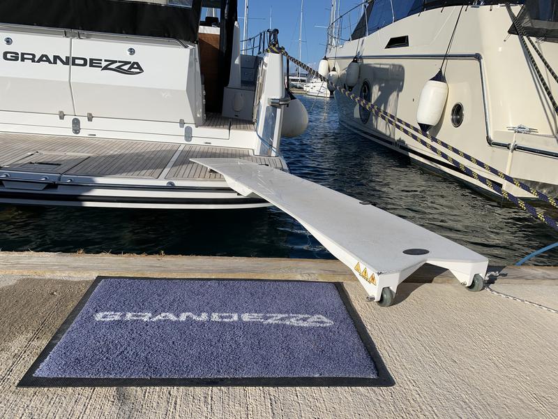 Book yachts online - motorboat - Grandezza 37 CA - KRISTINA - rent
