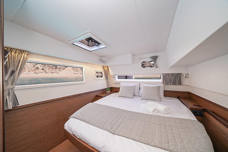 Book yachts online - catamaran - Lagoon 42 - Catalina | A/C generator watermaker - rent