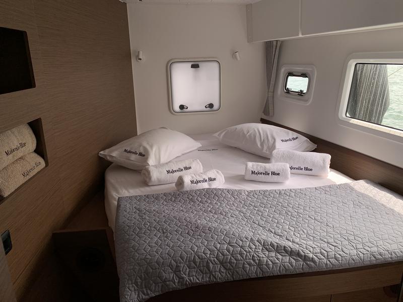 Book yachts online - catamaran - Lagoon 42 - Majorelle Blue | A/C generator watermaker - rent