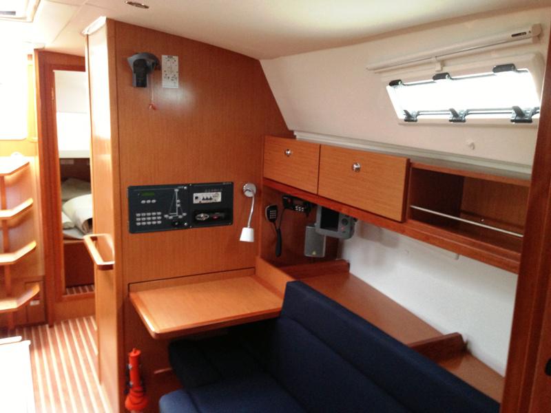 Book yachts online - sailboat - Bavaria Cruiser 36 - Ifigenia - rent