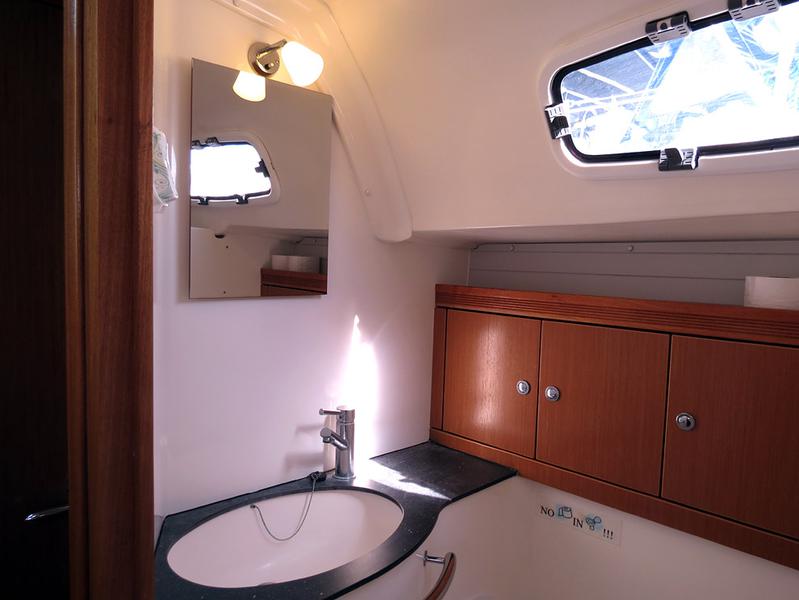 Book yachts online - sailboat - Bavaria 43 Cruiser - Yilki - rent