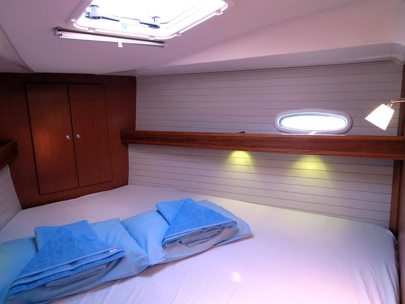 Book yachts online - sailboat - Bavaria 43 Cruiser - Yilki - rent