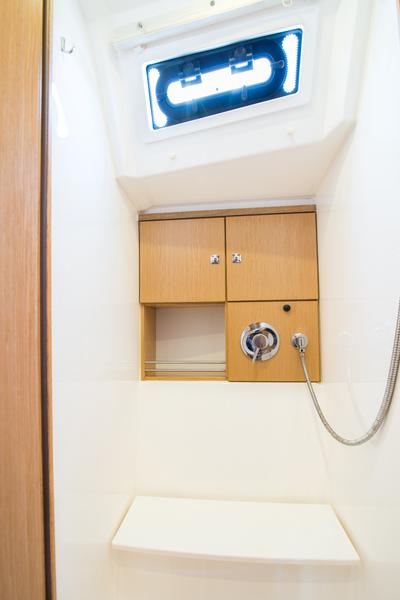 Book yachts online - sailboat - Bavaria Cruiser 46 - Electra - rent