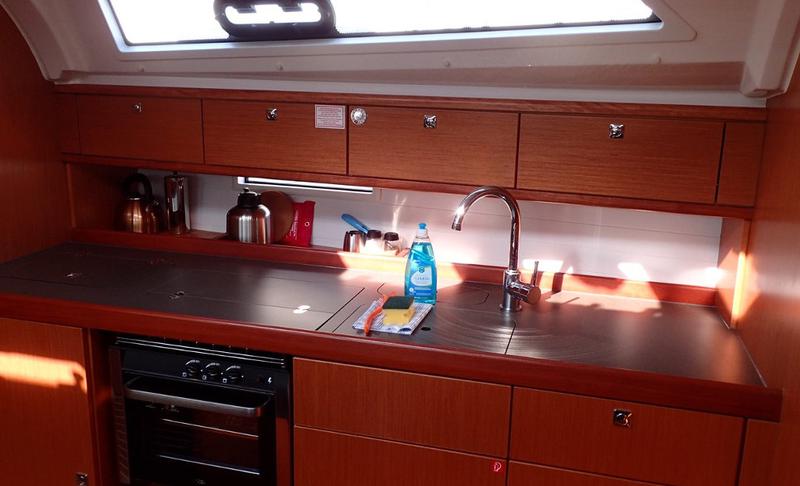 Book yachts online - sailboat - Bavaria Cruiser 41 - Lal - rent