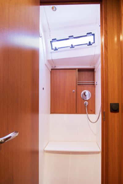 Book yachts online - sailboat - Bavaria Cruiser 45 - Destiny - rent