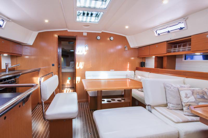 Book yachts online - sailboat - Bavaria Cruiser 45 - Destiny - rent