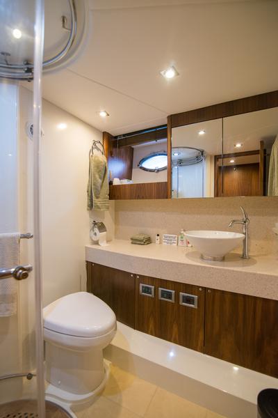 Book yachts online - motorboat - Sunseeker Predator 72 - Elentari - rent