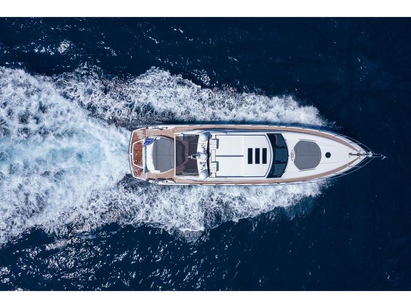 Book yachts online - motorboat - Sunseeker Predator 72 - Elentari - rent
