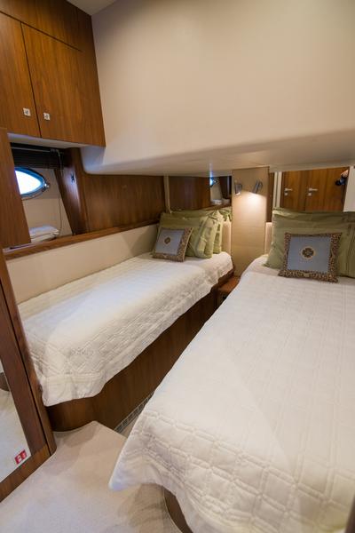 Book yachts online - motorboat - Sunseeker Predator 72 - Elentari - rent