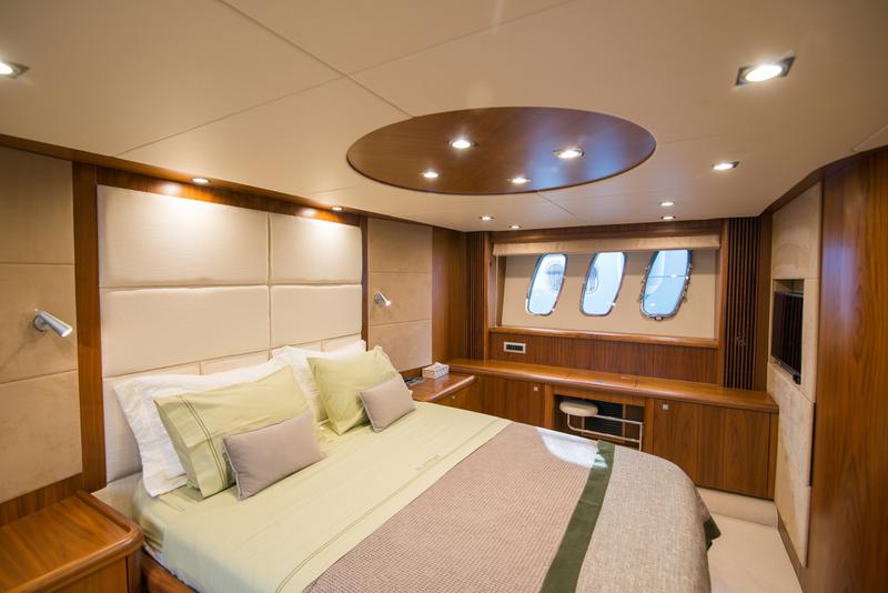 Book yachts online - motorboat - Sunseeker Predator 72 - Elentari - rent