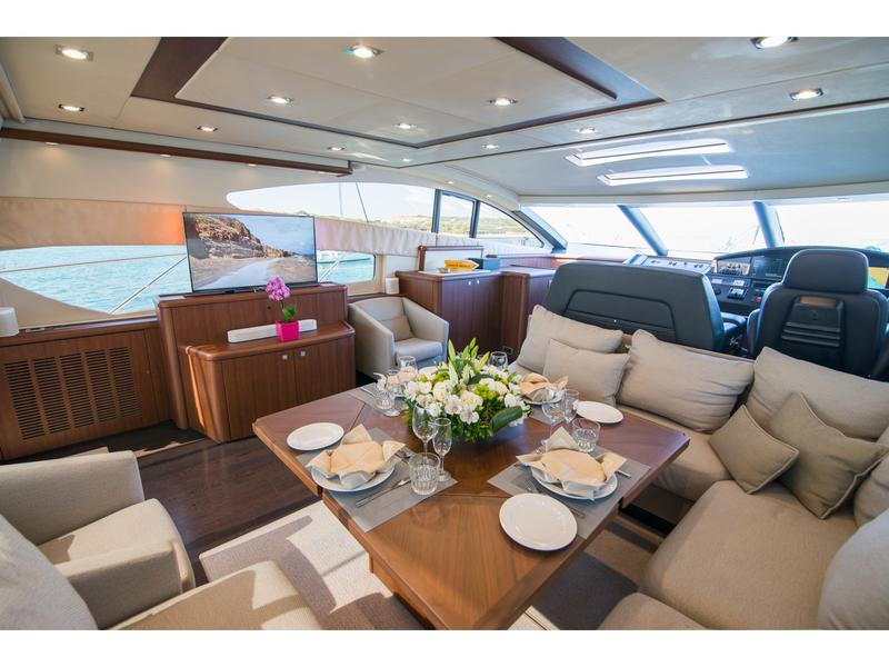 Book yachts online - motorboat - Sunseeker Predator 72 - Elentari - rent