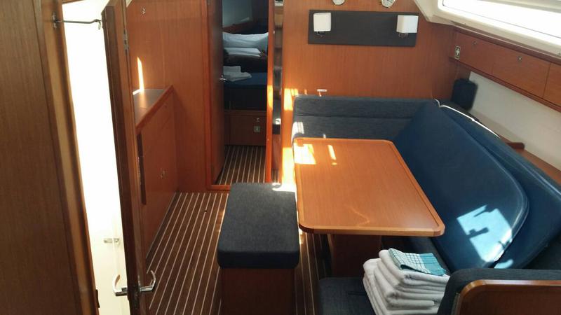 Book yachts online - sailboat - Bavaria Cruiser 41 - Laertis - rent