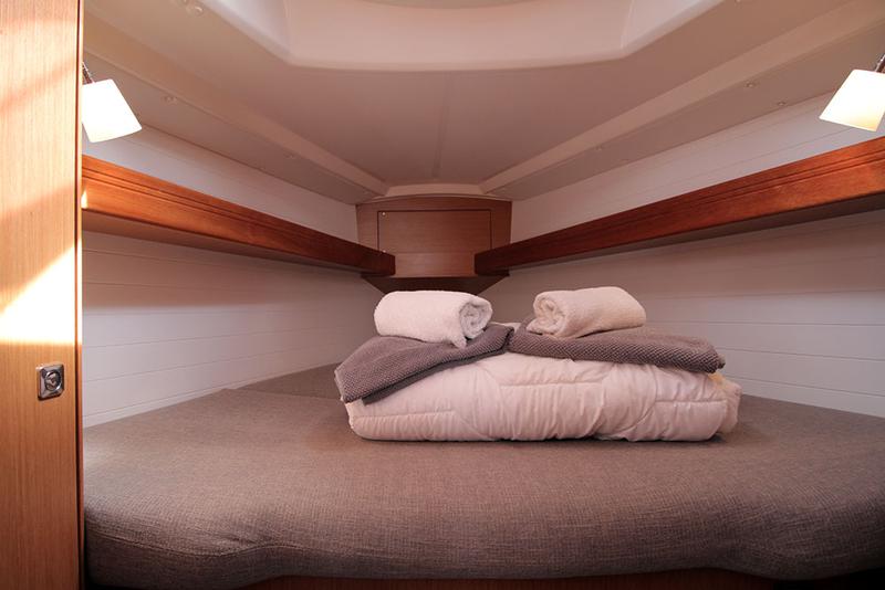 Book yachts online - sailboat - Bavaria Cruiser 33 - Callisto  - rent
