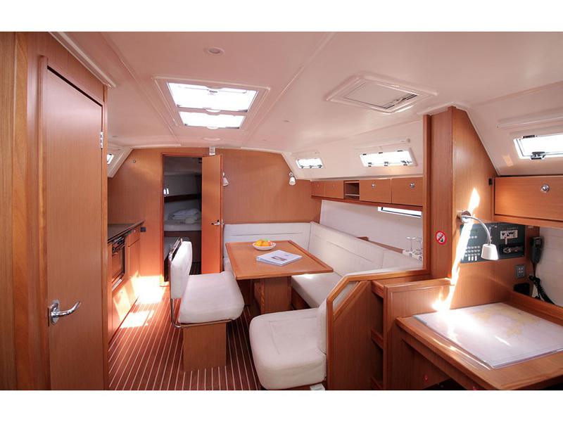 Book yachts online - sailboat - Bavaria Cruiser 40 - Tesoro - rent