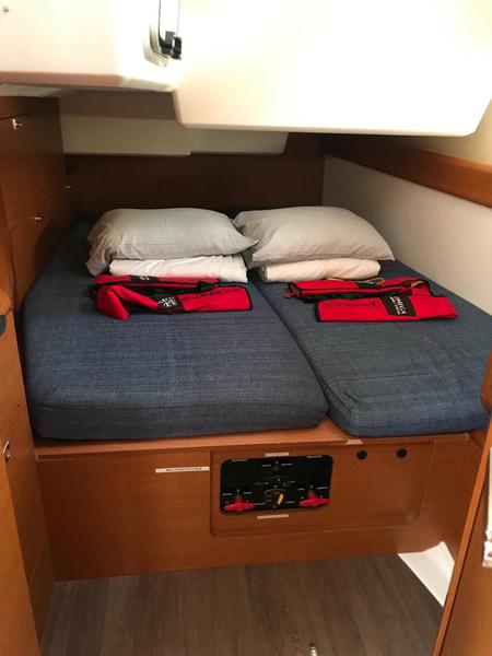 Book yachts online - sailboat - Sun Odyssey 519 - Alboran Prosecco (Radazul) - rent