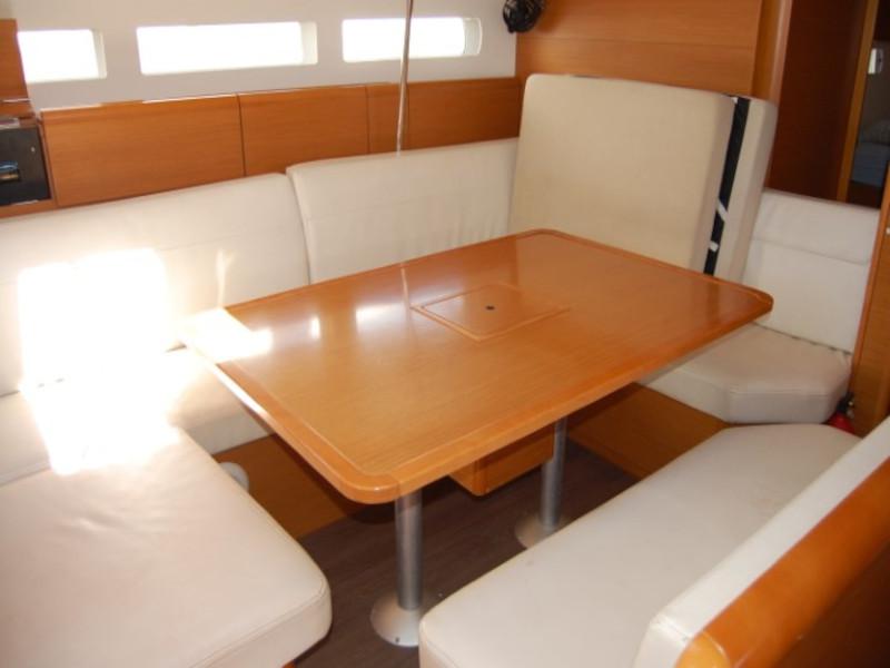 Book yachts online - sailboat - Sun Odyssey 519 - Alboran Champagne (Cabo Verde) - rent